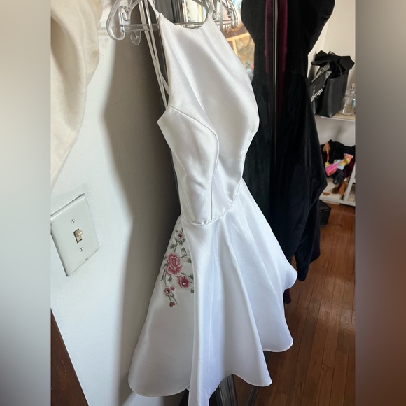 HOMECOMING AND PROM DRESSES - Picture 2 of 8